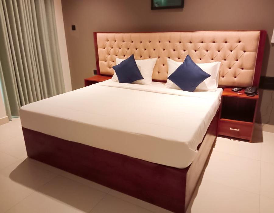 Deluxe Single Suite